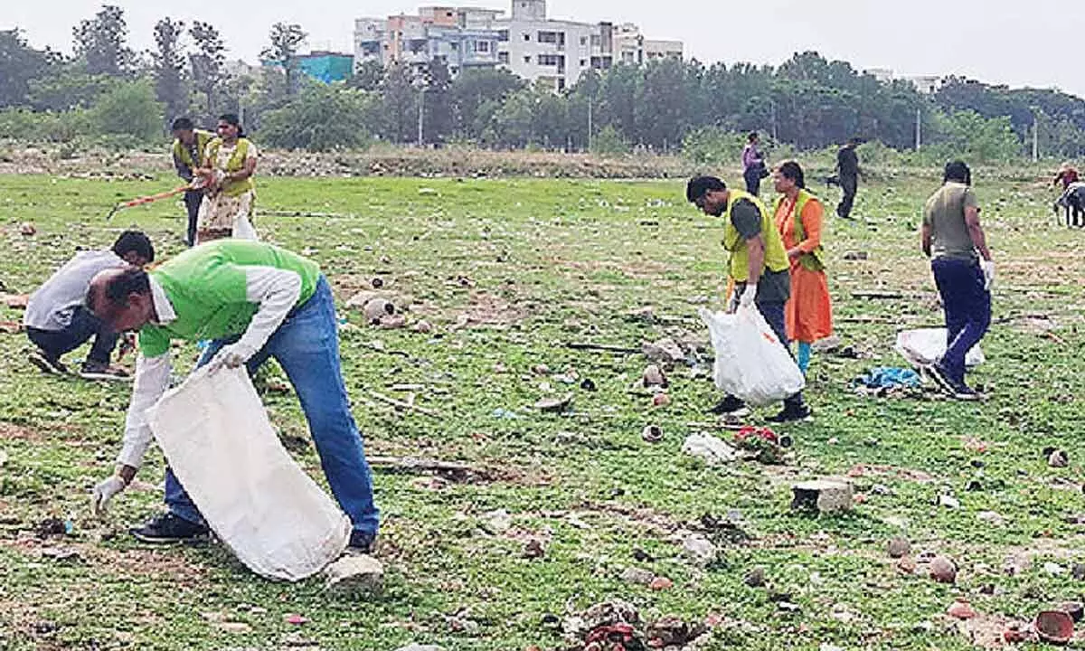 Hyderabad: Volunteers hold cleanup drive at Kapra Lake