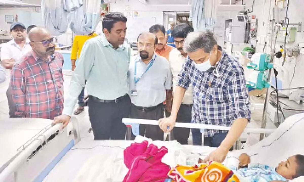 Aarogyasri Trust CEO Dr G Lakshmisha visiting SVIMS hospital on Sunday. SVIMS Director Dr RV Kumar and others are also seen.