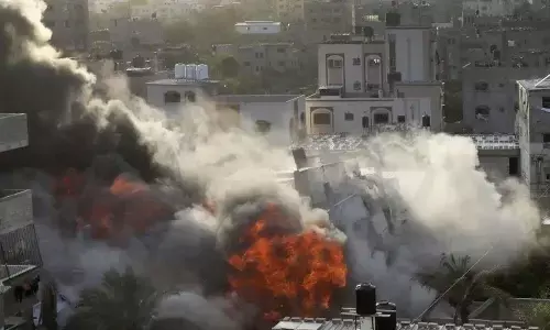 Hamas launches biggest missile attack on Tel Aviv