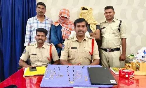 Two thieves have been arrested in Manuguru of Bhadradrikothagudem district who were committing a series of robberies