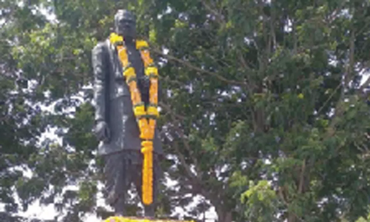 Former Minister Singireddy Niranjan Reddy paying floral tributes to the statue of Suravaram Pratap Reddy