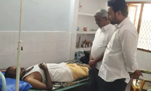CPM leader Babu Rao calling on the one of the victims of drinking water contamination at Moghalrajpuram in Vijayawada on Tuesday