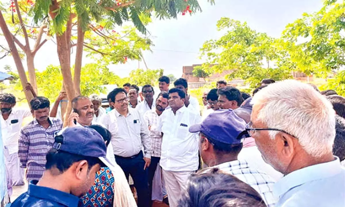 RDO visits Chinnonipalli reservoir, assures people