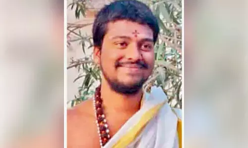Priest in Srisailam temple ends life