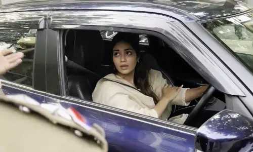 Actress Niveda Pethuraj refuses police check