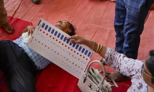 25 poll staff among 40 heat deaths