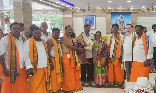 Members of the inn committee who honored the former Lions Club Governor couple