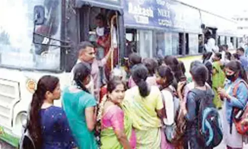Women fight over seat, bus driven to police station