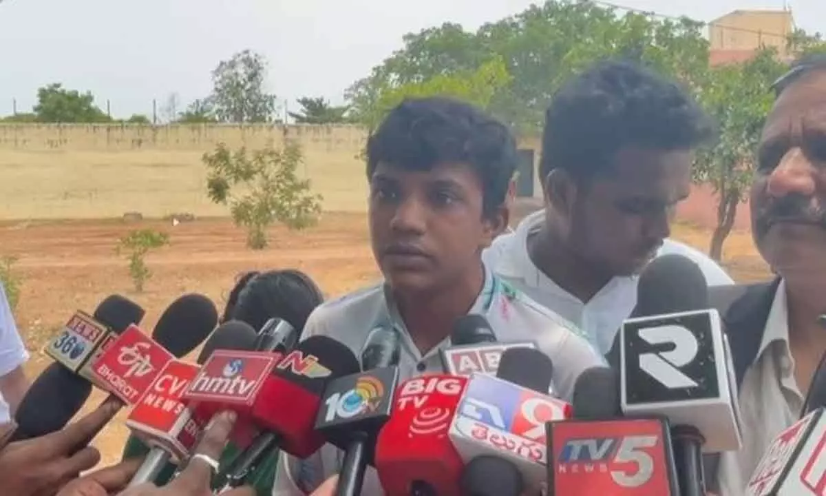 Vemula Satish, accused in stone pelting on CM YS Jagan Mohan Reddy, addressing the media in Nellore on Sunday