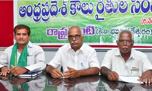 Kaulu Raitu Saṅghaṁ president Y Radha Krishna and others addressing press conference in Vijayawada on Sunday 					 (Photo Ch Venkata Mastan )
