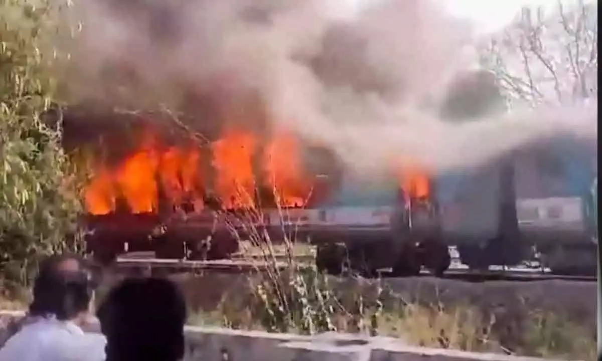 Fire breaks out in 3 coaches of Taj Express