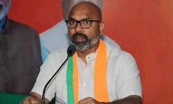19,300 lead Nizamabad BJP candidate Arvind Dharmapuri