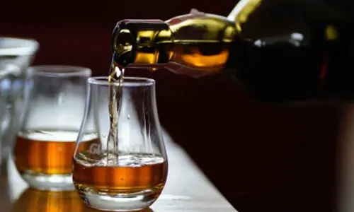 Study shows alcohol on long-haul flights may harm your heart