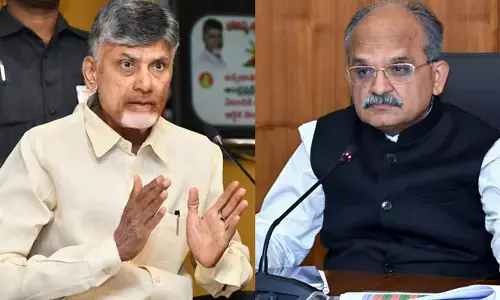 AP CS Jawahar Reddy meets Chandrababu, discusses on oath-taking arrangements