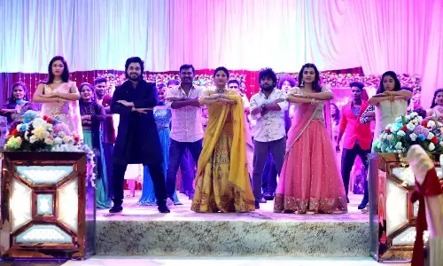 ‘Dhoom Dham’from ‘Malle Poola Taxi’ gets released