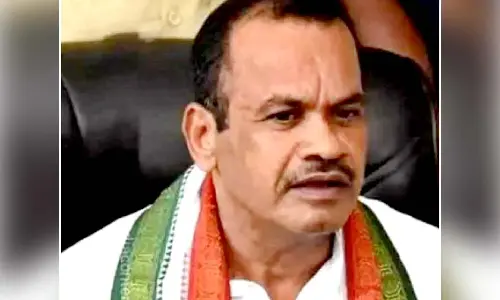 Komatireddy vents ire over delayed TIMS hospital works