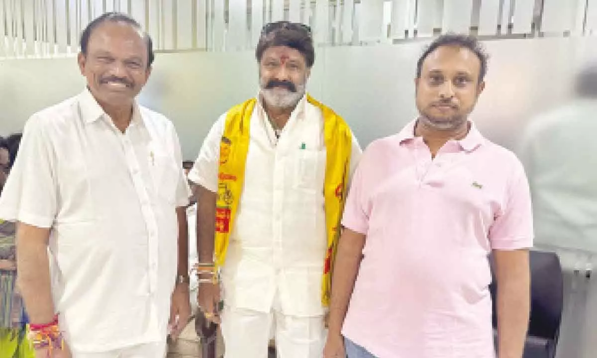 Magunta Srinivasulu Reddy with Nandamuri Balakrishna at Undavalli after the elections. His son Nikhil Reddy is also seen.