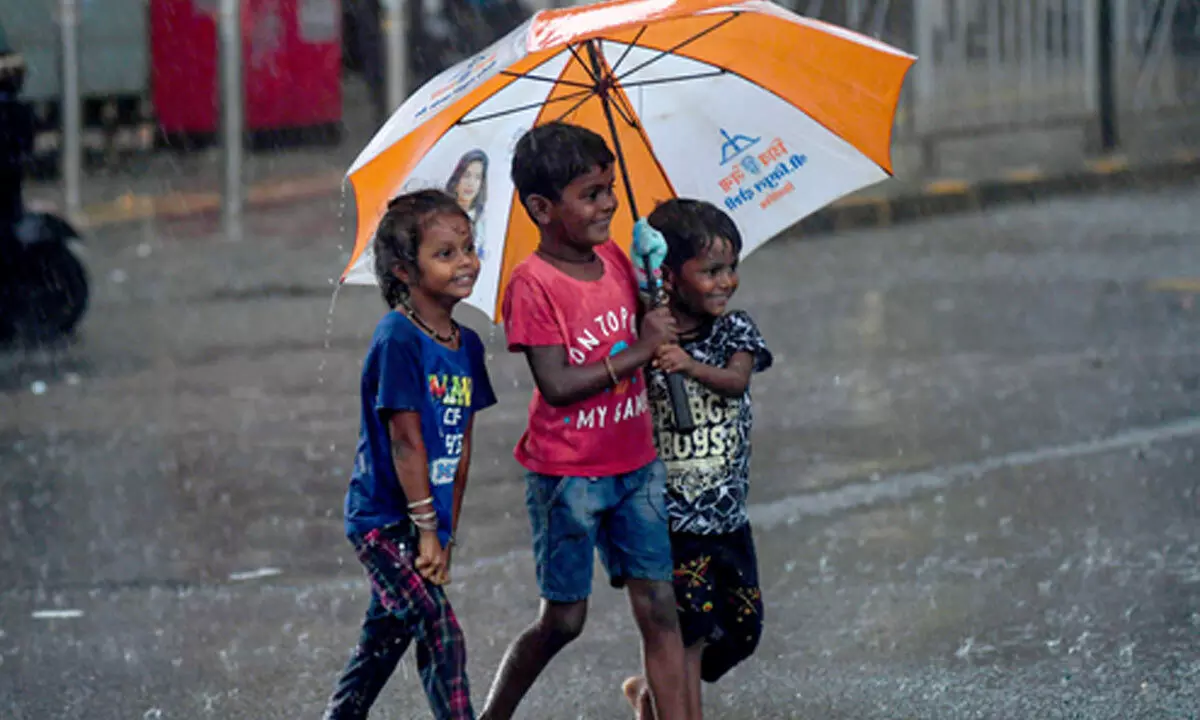 Heavy rains likely in Maharashtra & Karnataka, another heat wave in Northwest India: IMD