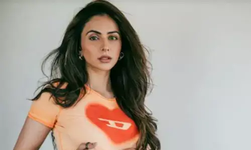 Rakul sets social media agog her toned abs