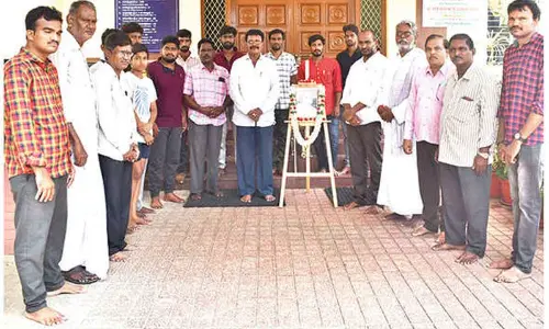YVU pays tributes to Ramoji Rao