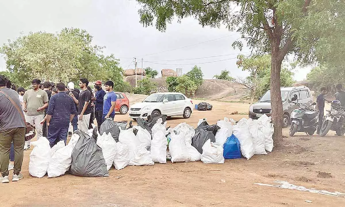 Despite restrictions at Khajaguda Hills,  cleanliness drive unmasks dirty picture