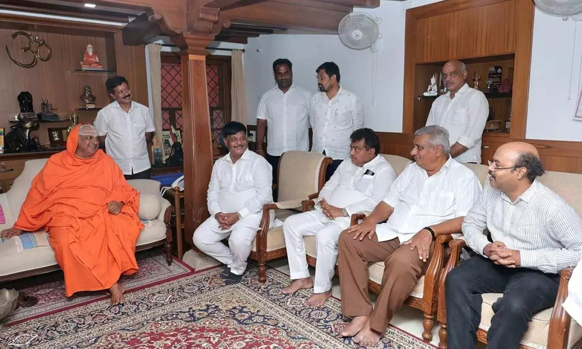 MB Patil calls for unification of Lingayats from North & South Karnataka
