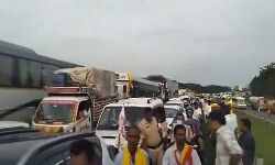 Heavy traffic jam on Eluru road leading to Chandrababu swearing in ceremony venue. People are forced to reach the venue by walk.