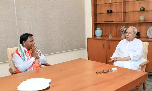 Majhi meets Naveen, seeks blessings