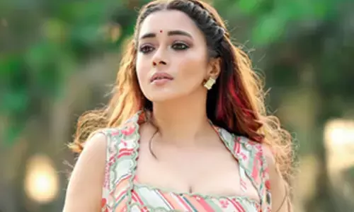 Bigg Boss 16 star Tina Datta wows fans in Indo-Western outfit, braided half updo & bindi