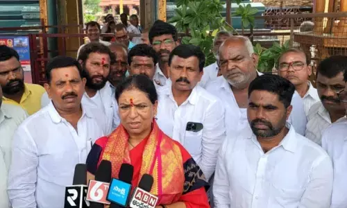 MP DK Aruna paid her Vow to Goddess at Alampur