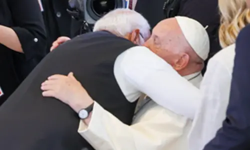 PM Modi lauds Pope Francis commitment to serve people, invites him to visit India