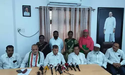 APCC Media Chairman Dr N Tulasi Reddy and other leaders addressing a press conference in Kadapa on Friday