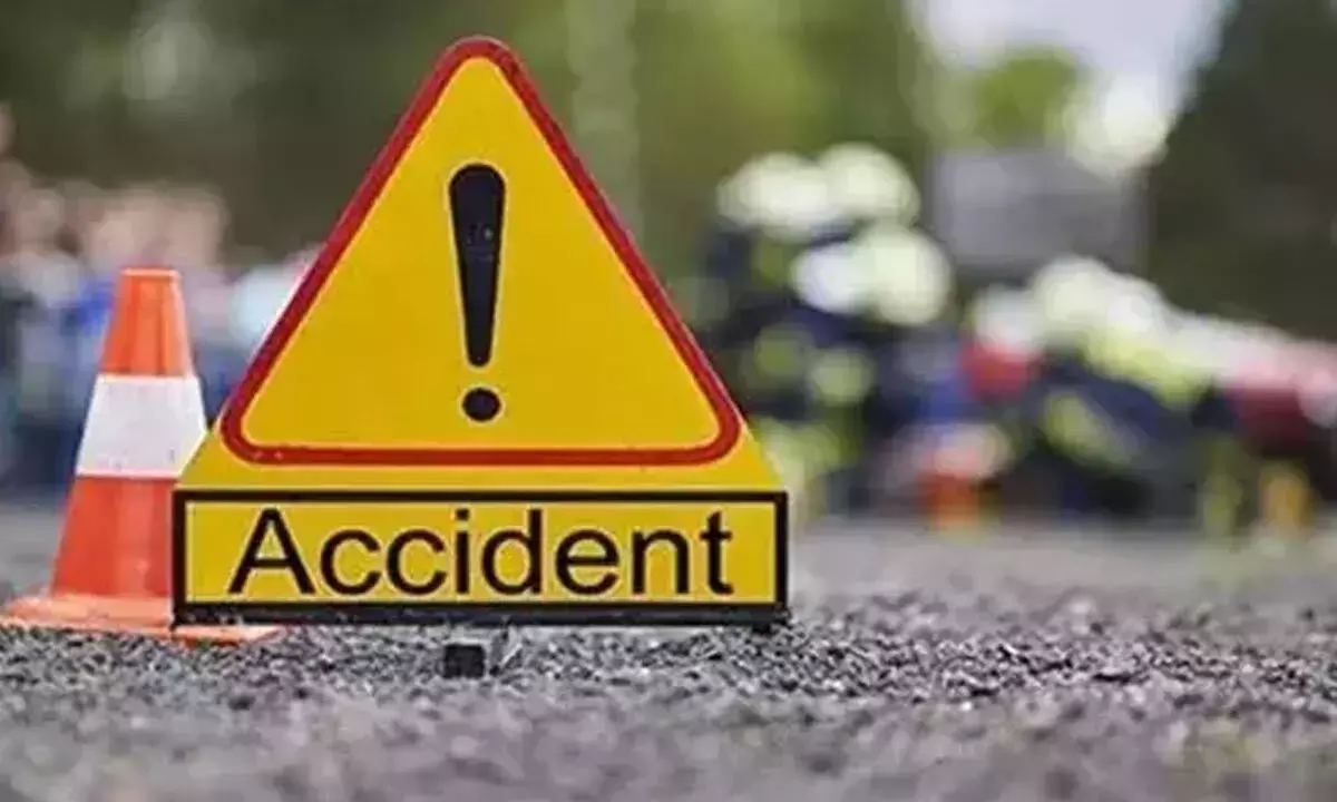 One dead and nine injured in a road accident at Nitapudi in Sattenapally