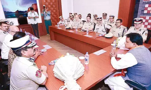 Listen to people’s grievances, CM tells police