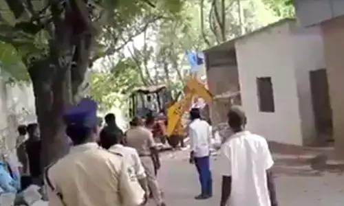 Municipal officer shunted out after demolitions in front of Jagan’s house in Hyderabad