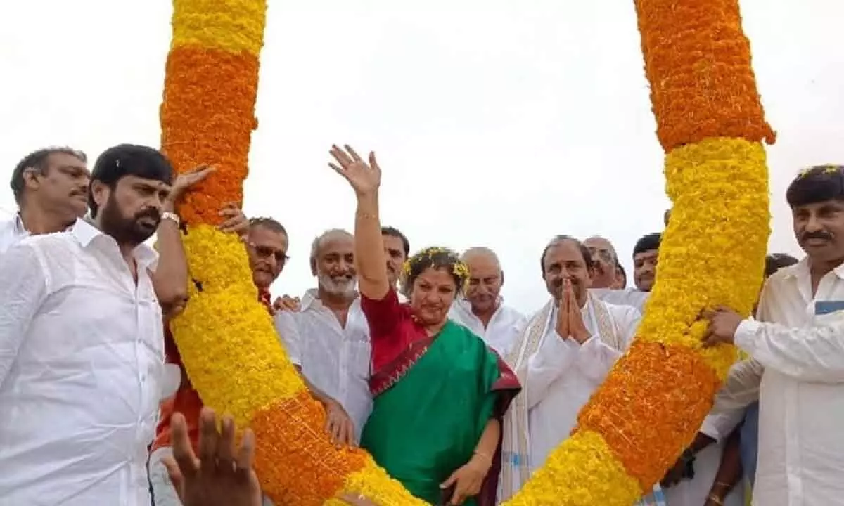 Purandeswari receives warm welcome