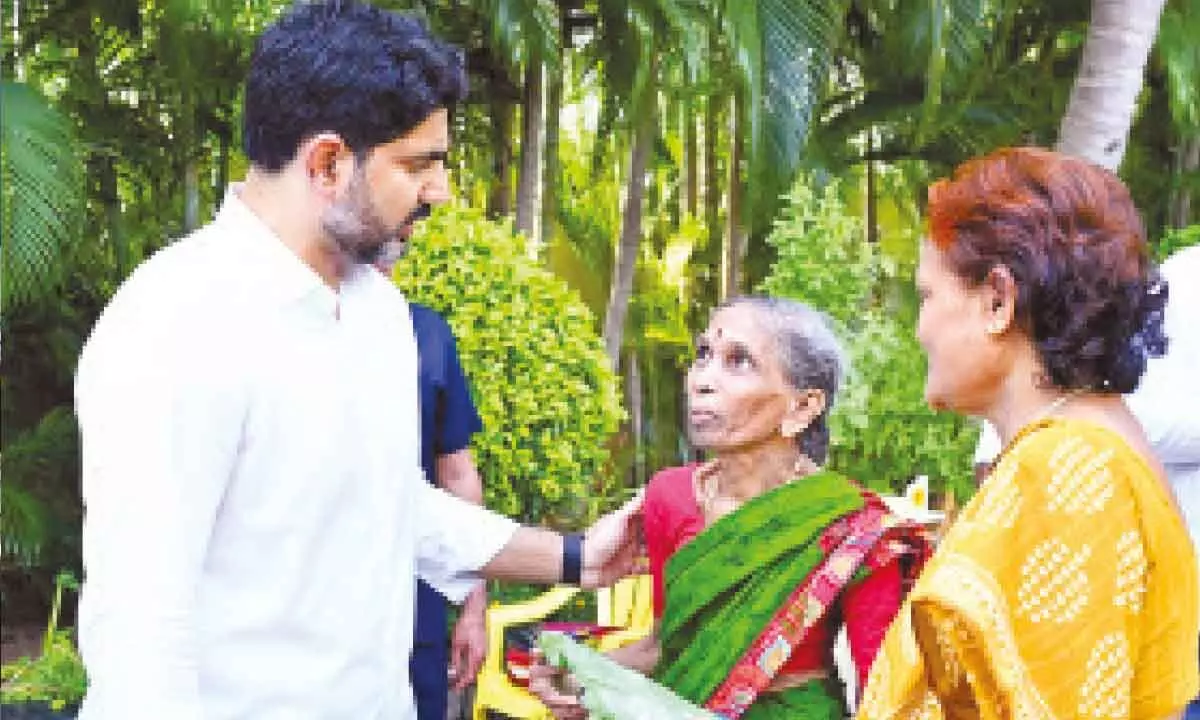 Praja Darbar: Lokesh promises to support people of Mangalagiri