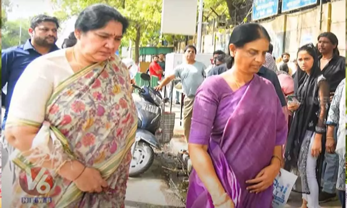 Sabitha Indra Reddy and Satyavathi Rathode meets BRS MLC Kavitha in Tihar Jail