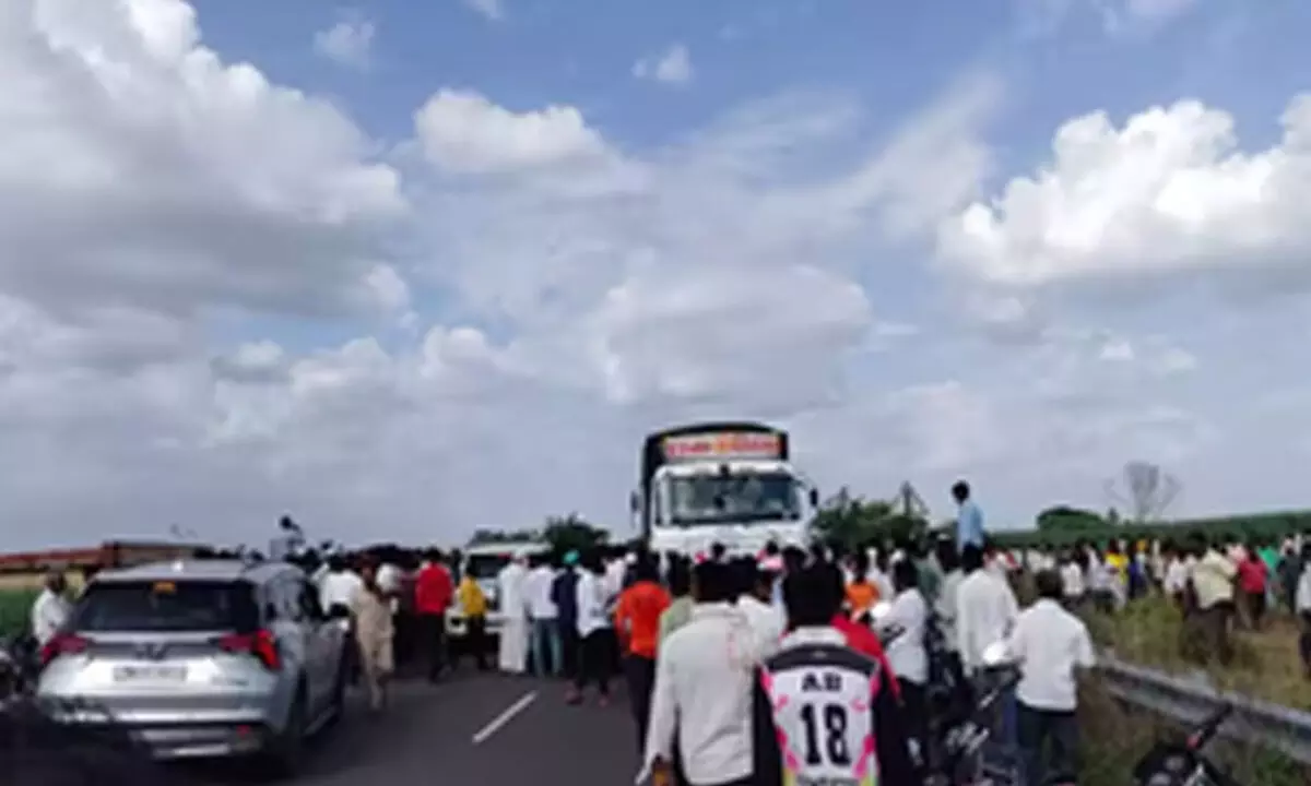 Speeding truck mows down 5 women farmers in Solapur