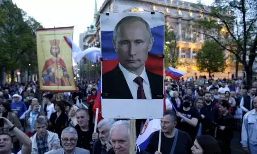 European populists back Putin