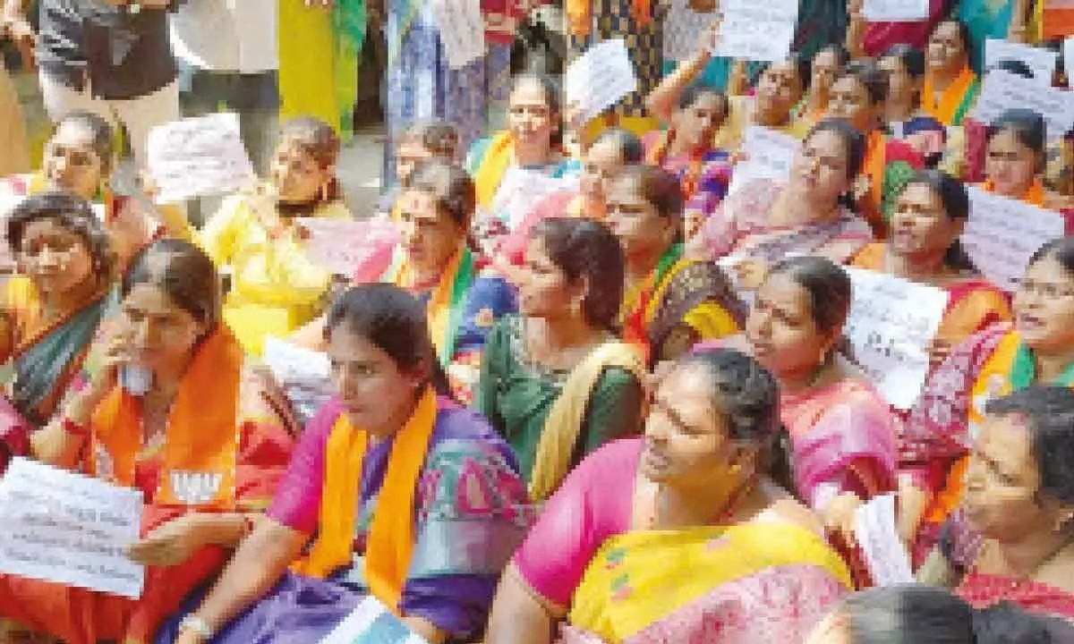 BJP Mahila Morcha stages dharna, demands Asha workers’ wage hike to Rs 18,000