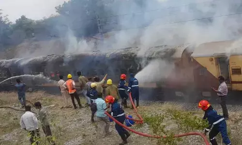 Fire Breaks Out in Two Coaches at Secunderabad Mettuguda, Panic Ensues