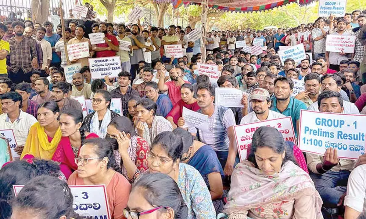 Groups aspirants stage protest