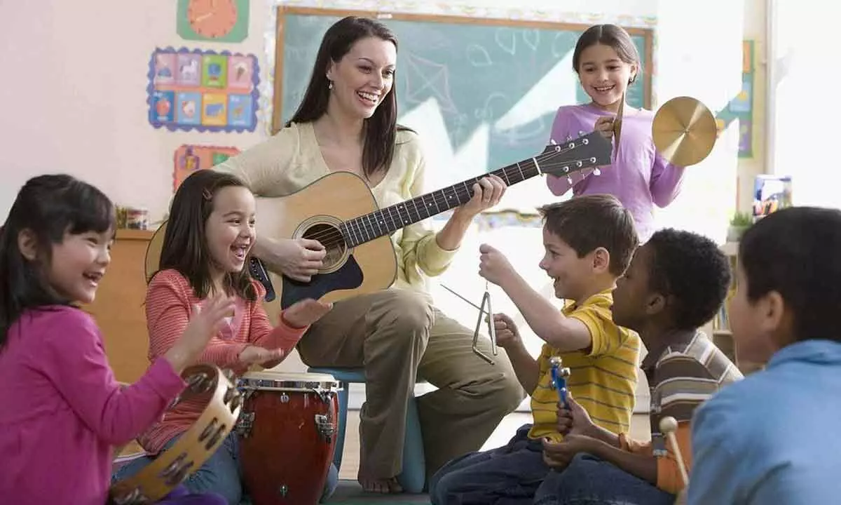Learning with lyrics: Educational benefits of music during study sessions