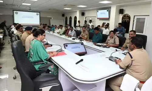 City Police Commissioner A Ravi Shankar discussing the 100-day action plan with the officers concerned in Visakhapatnam