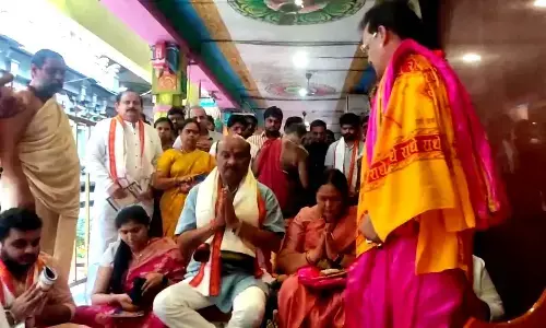 AP Assembly Speaker Ayyannapatrudu Visits Kanakadurgamma Temple