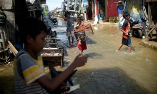 1 killed, 2 missing in Indonesia flood