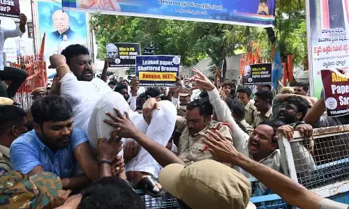 TG Youth Cong workers protest at BJP office, demand cancellation of NEET