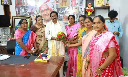 Anganwadi teachers and workers felicitating MLA GV Anjaneyulu at his camp office in Vinukonda on Sunday