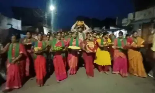 Amaravati farmers visit Durga temple